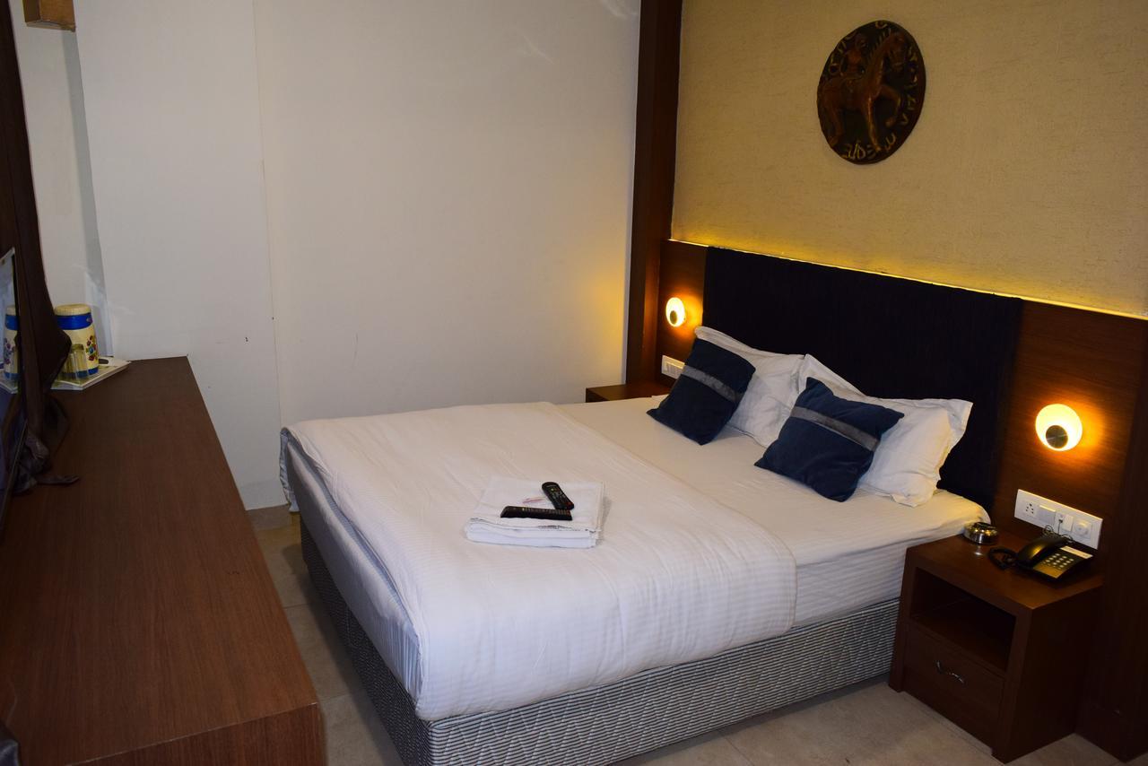 Hotel Chandragupta Удджайн Экстерьер фото