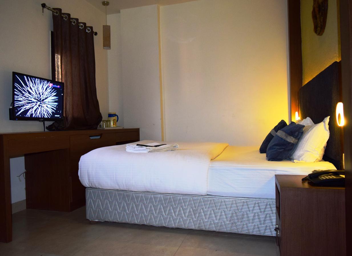 Hotel Chandragupta Удджайн Экстерьер фото