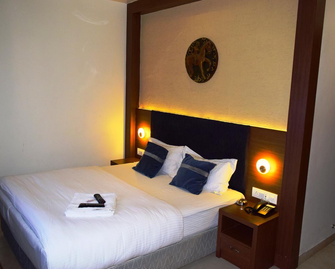 Hotel Chandragupta Удджайн Экстерьер фото
