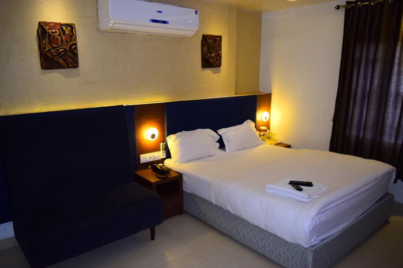 Hotel Chandragupta Удджайн Экстерьер фото