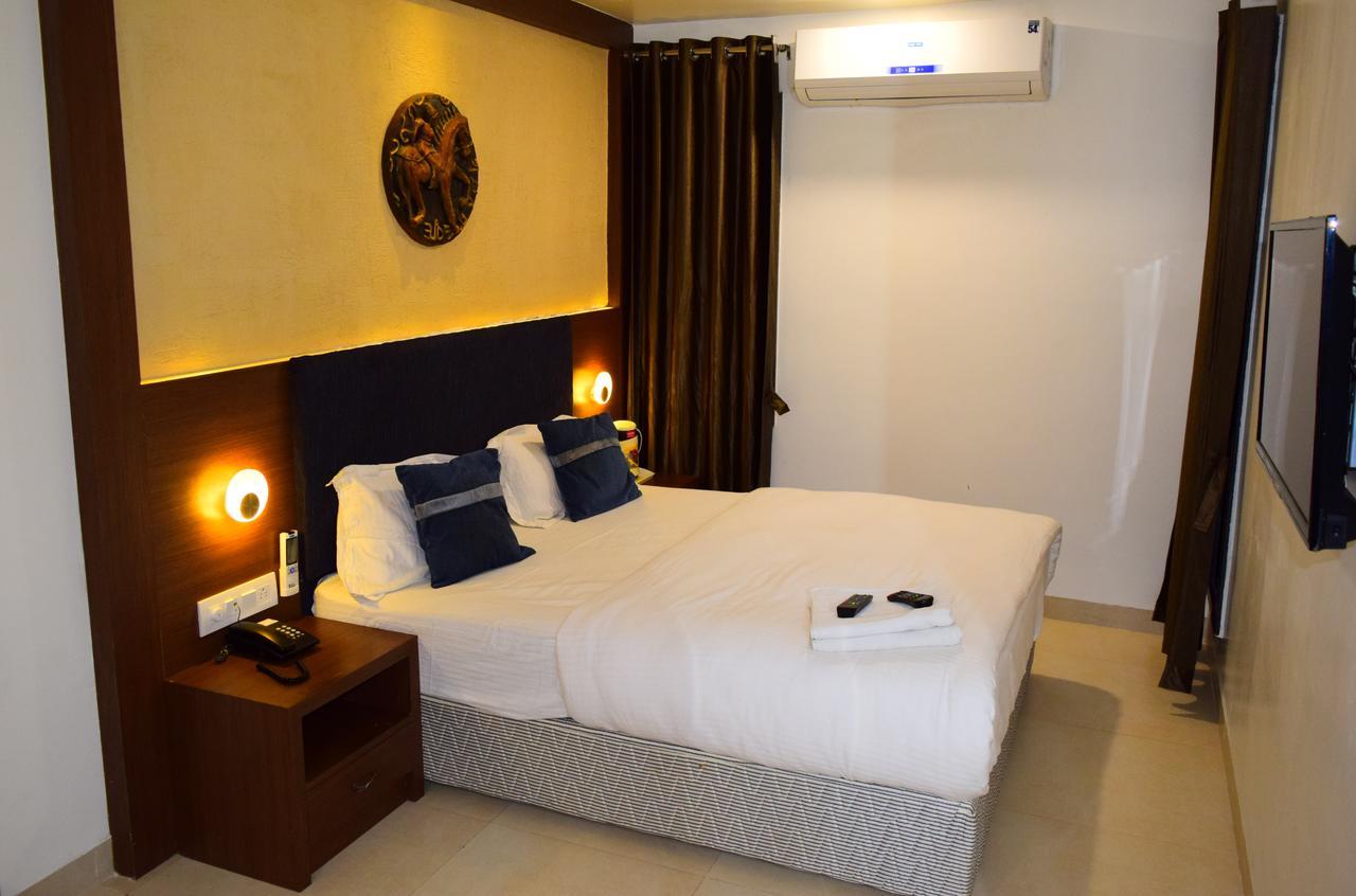 Hotel Chandragupta Удджайн Экстерьер фото