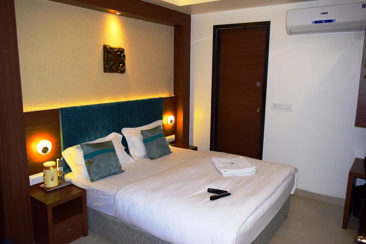 Hotel Chandragupta Удджайн Экстерьер фото